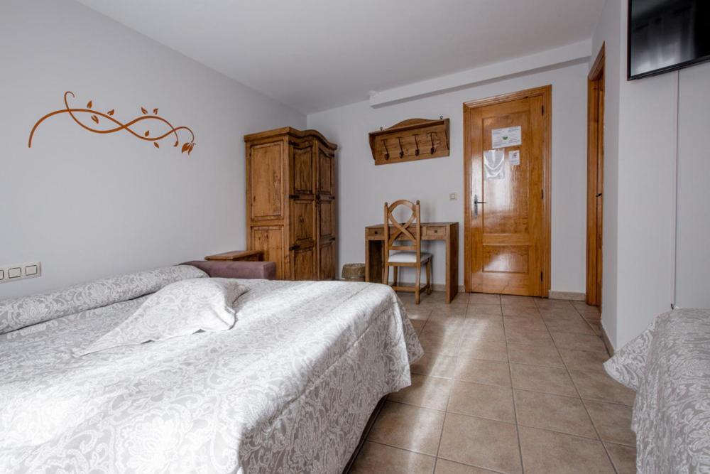 Hostal Antiguo Hospital Linares de Mora Exteriér fotografie